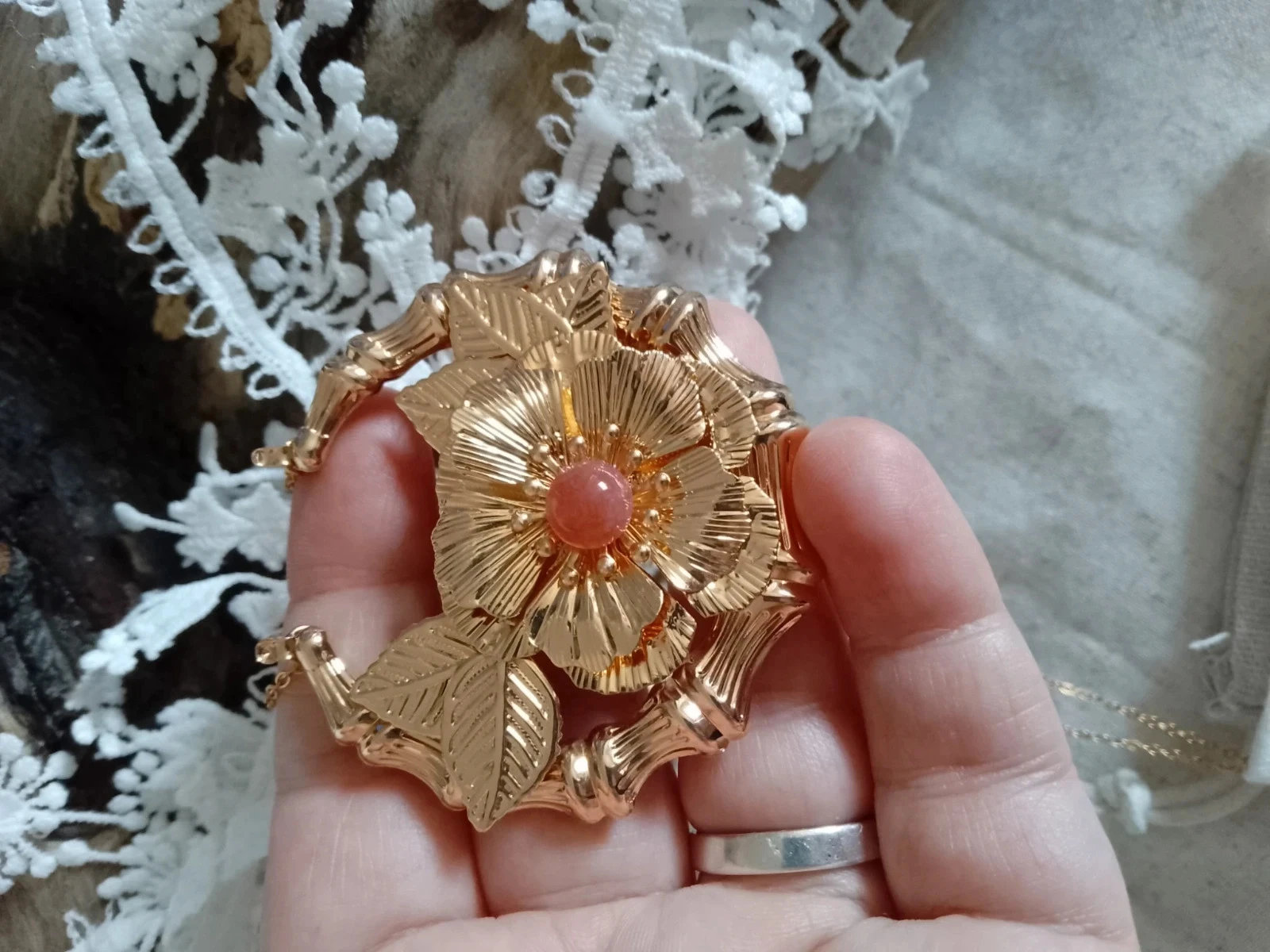 Bohemian flower pendant necklace golden sun stone – photo 2